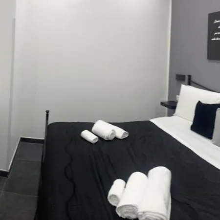 One Hundred Garden Konukevi